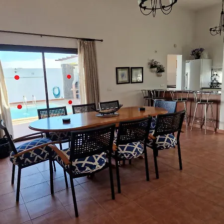 Georgiana - 4 Bed Property With Private Pool Playa Blanca